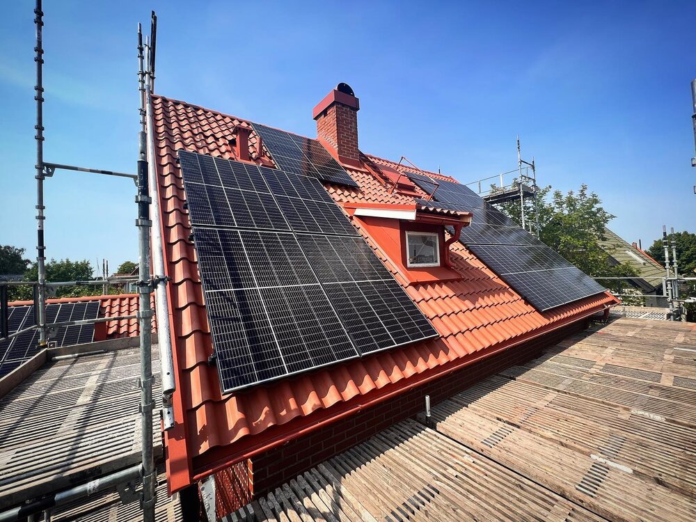 tegelpannor med solceller